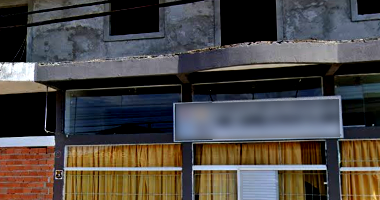 Espaçoso Terreno de 555m² com Construção Inacabada para Reforma