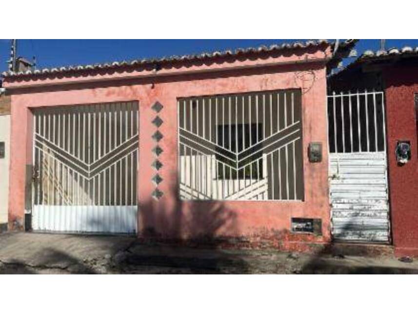Casa com 1 vaga de garagem, 143m² de terreno, ocupada