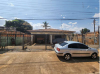 Casa com 3 quartos, 2 banheiros e garagem para 2 carros