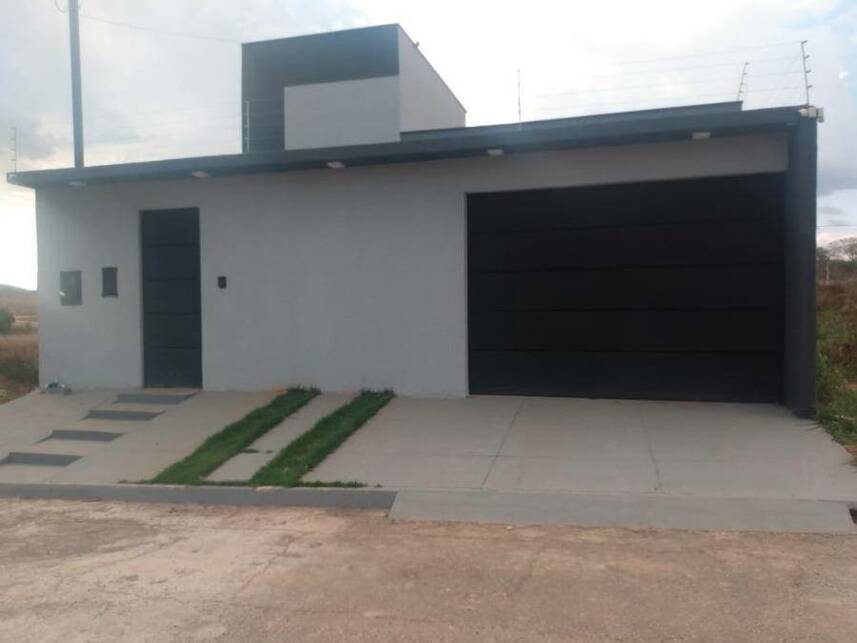 Casa padrão ocupada com 1 vaga e 162m² construída