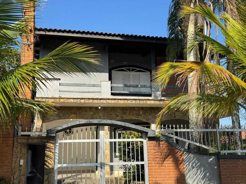Casa em leilão com 318m² de área construída em Peruíbe/SP