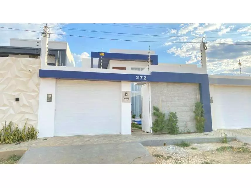 Casa com 1 vaga de garagem, 142m² construídos, ocupada