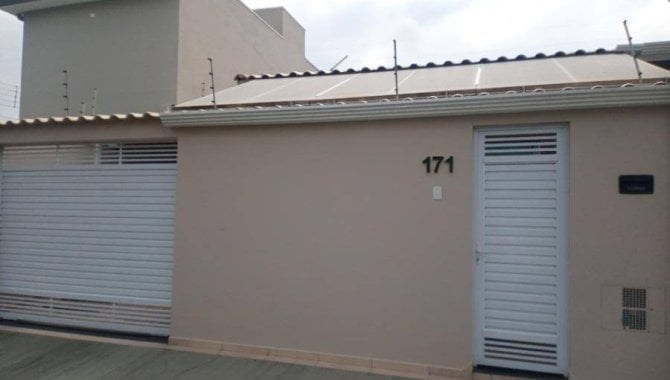 Casa com 2 quartos, 2 banheiros e 1 vaga em Peruíbe