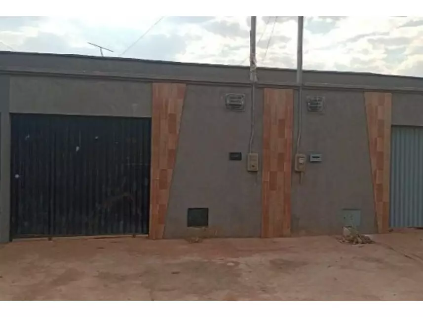 Casa em Leilão com 3 Quartos e 2 Banheiros