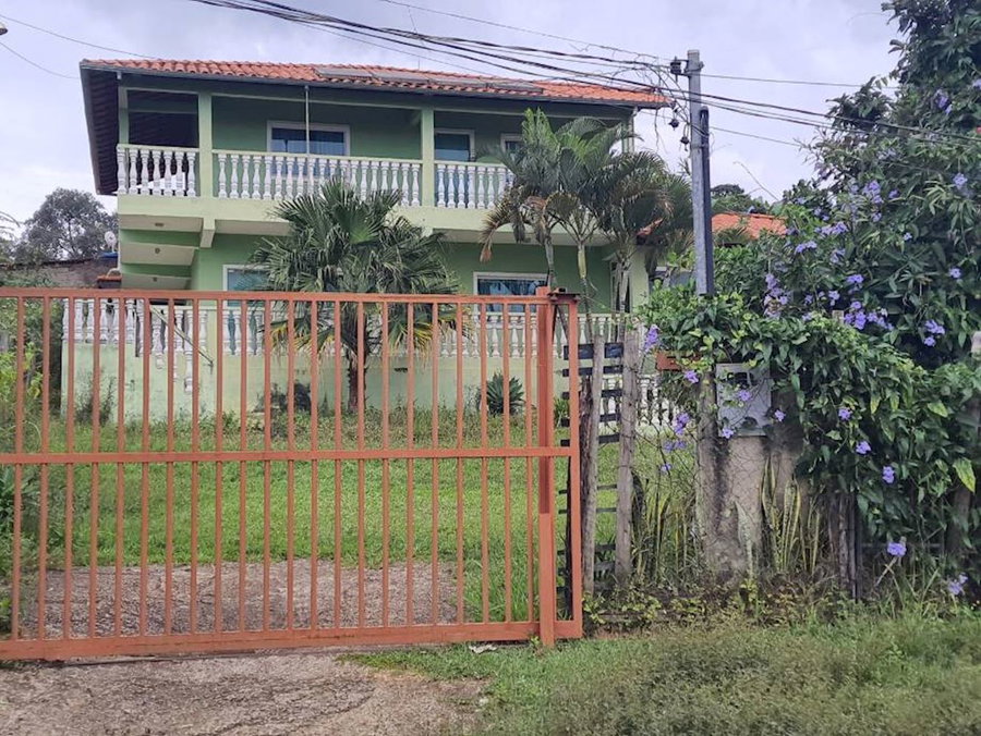 Casa Padrão com 259m² de Área Construída em Esmeraldas