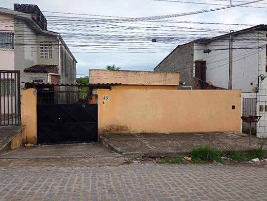 Casa com 2 vagas, 99.82m² construídos - Ocupado