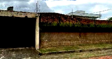 Casa com 3 quartos, 3 banheiros, área de 415,12 m²