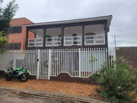 Casa com 4 Quartos e 336m² de Área Construída em Cuiabá