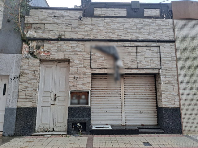 Casa com 75% de fração ideal, terreno de 221,10m², necessita reparos