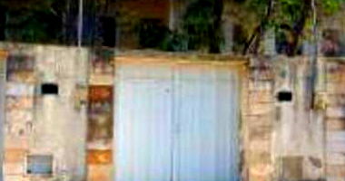 Casa Ocupada em Condomínio com 1 Vaga - Mal Cozinhado