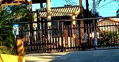 Casa Ocupada em Condomínio com 3 Quartos e Piscina