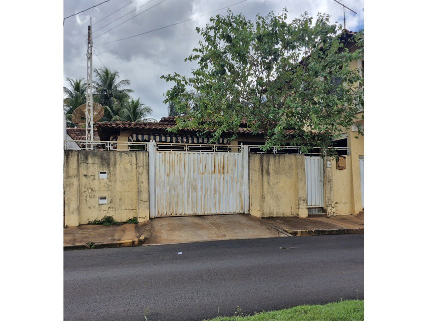 Casa espaçosa com 209,63m² no Centro de Orlândia/SP