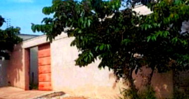 Casa com 1 quarto, 1 banheiro, cozinha, sala e vaga para 3 carros