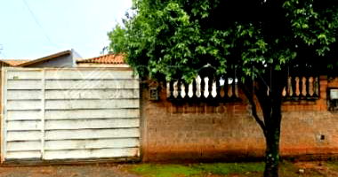 Terreno Regular com Casa Residencial em Jaboticabal