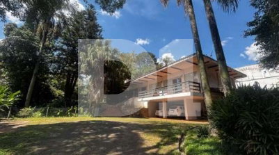 Casa de alto padrão com 297m² em Cotia/SP