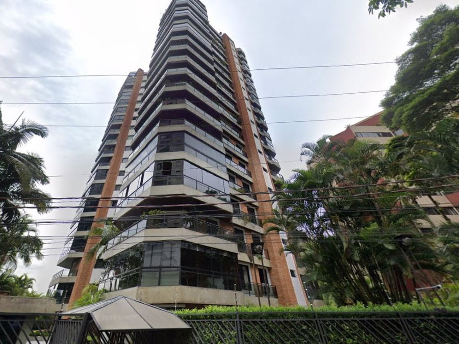 Apartamento com 3 quartos, 195 m² e 3 vagas -