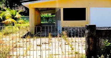 Casa com 4 quartos, 1 banheiro e piscina