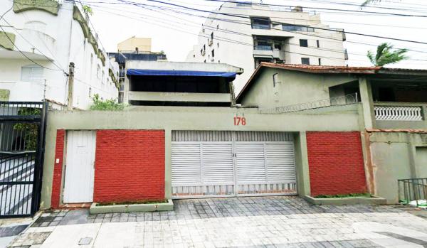 Casa com 3 quartos, 2 salas, casa caseiro, 200m da praia