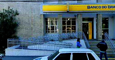 Prédio Comercial com 3 áreas distintas e estacionamento amplo