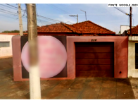 Duas casas com 4 quartos e 2 banheiros em terreno de 196,8m²