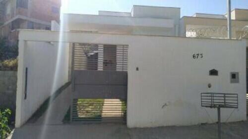Casa Desocupada com 3 Quartos e 1 Vaga de Garagem