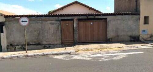 Casa com 2 Quartos e 2 Banheiros, Ocupada, 146,77m² de Área Construída