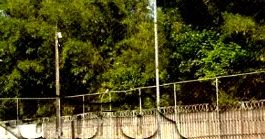 Sobrado de 3 pavimentos em condomínio com 4 suítes em Viamão