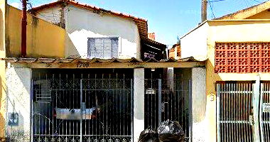 Casa com 3 quartos, 1 banheiro, churrasqueira e garagem para 4 carros