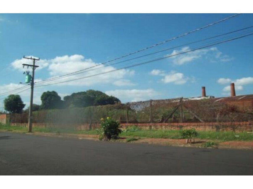 Terreno em leilão com 916,50m² em Ourinhos/SP