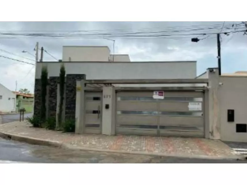 Casa com 170,53m² construída e terreno de 295,10m², imóvel