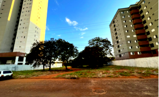 Terreno multifamiliar plano com 2000m², murado e infraestrutura completa