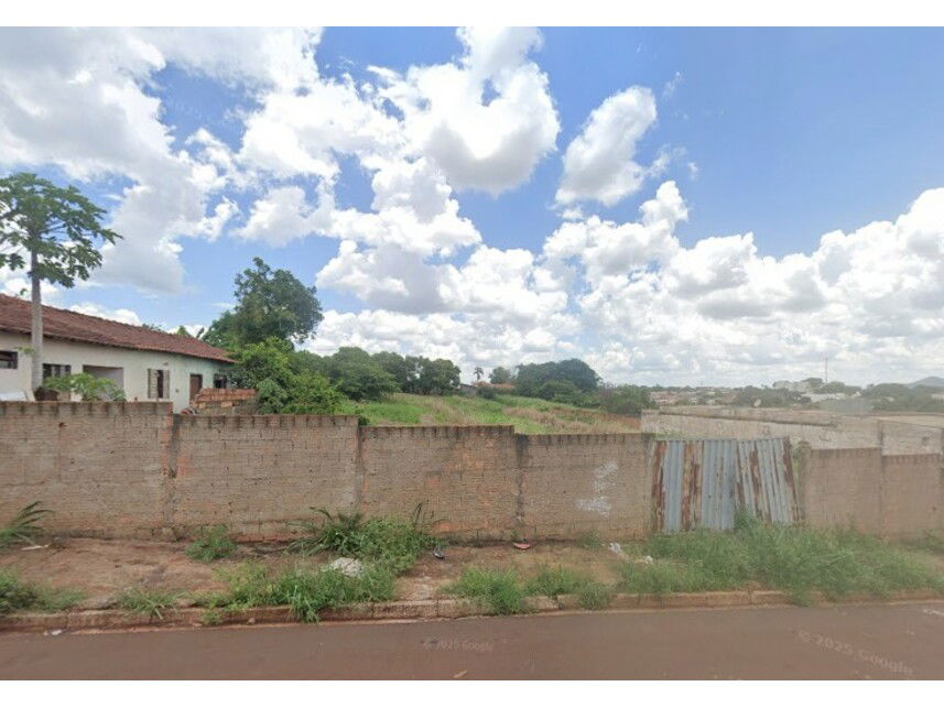 Terreno desocupado com 894,98m² em ótima localização