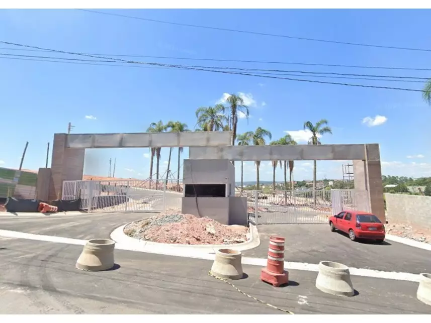 Terreno com 240.71m² em Condomínio Fechado