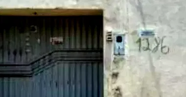 Casa Ocupada com 4 Quartos e 2 Banheiros em Leilão