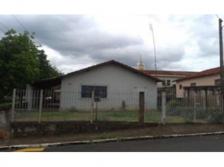 Casa com Terreno em Iacanga/SP