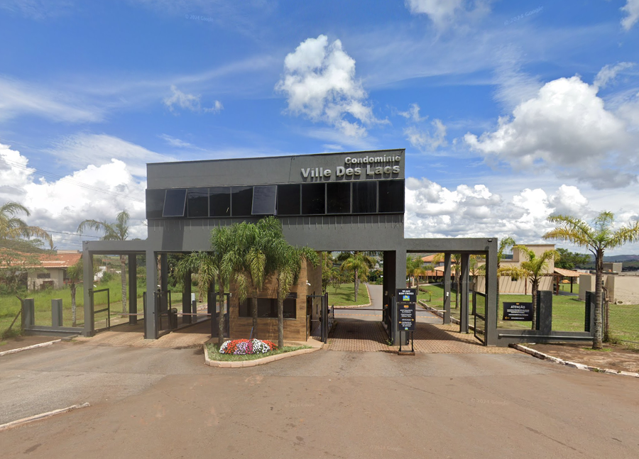 Terreno com 744,84 m² em Balneário Água Limpa