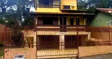 Casa em leilão com 4 quartos e 3 banheiros