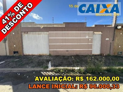 Casa com 2 Quartos e 2 Banheiros em Mossoró
