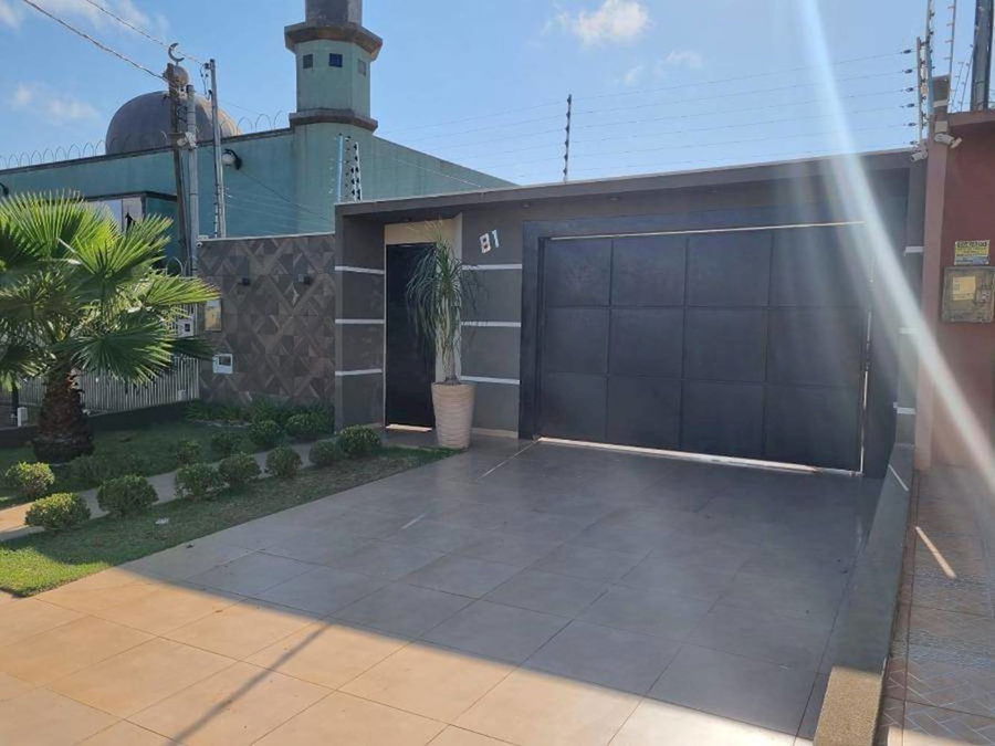 Casa Padrão com 4 Quartos e 1 Vaga de Garagem em Ponta Porã