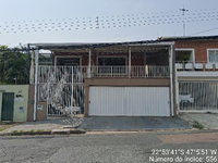 Casa com 3 Quartos e 3 Banheiros em Jardim Centenário