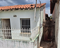 Casa com 2 quartos e terreno amplo de 304m²