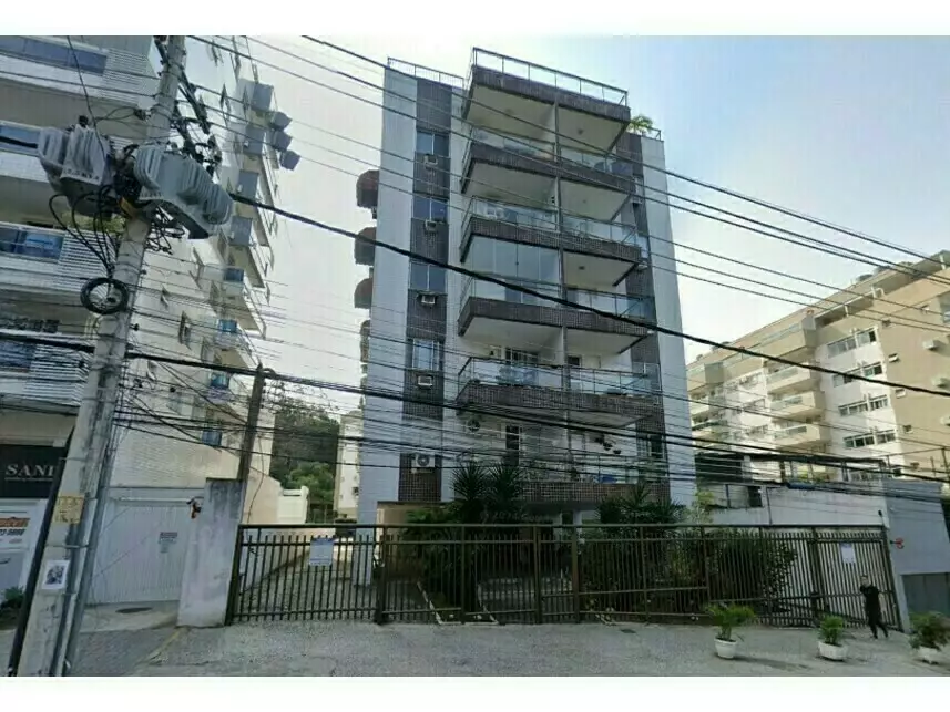 Cobertura Ocupada com 603m² em Leilão