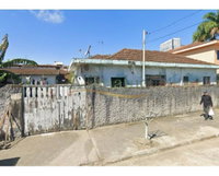 Casa com 3 quartos e 2 banheiros, área construída de 325 m², desocupada