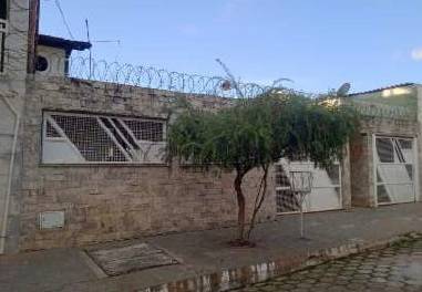 Casa com 3 quartos, 2 banheiros e 178m² construída, ocupada
