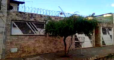 Casa com 3 quartos, 2 banheiros e 178m² construída, ocupada
