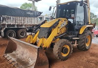 Retroescavadeira JCB 3CXTT 2018 com 8627h