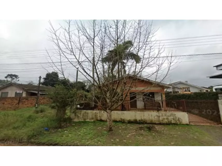 Casa com 109m², 2 quartos, ocupada, ideal para investimento