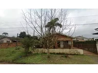 Casa com 109m², 2 quartos, ocupada, ideal para investimento