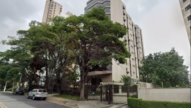 Apartamento de 487 m² com 3 boxes de garagem