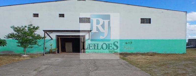 Terreno industrial com 2.100m² e galpão de 940m²